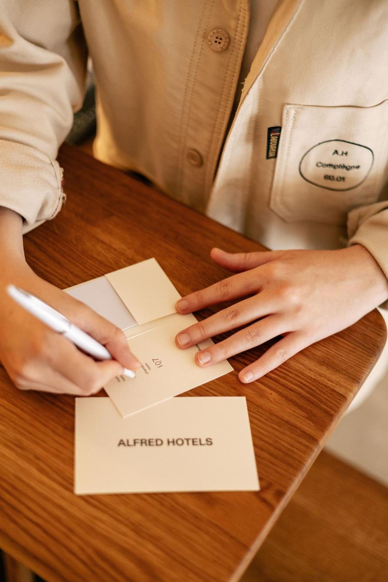 Alfred Hotels Комп'єнь Екстер'єр фото